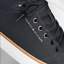 Kit masculino Tommy Hilfiger T-Shirt 'Essential Flag' + Sapatilha Hi Vulcan Core Low