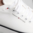 Kit masculino Tommy Hilfiger T-Shirt 'Essential Flag' + Sapatilha Hi Vulcan Core Low