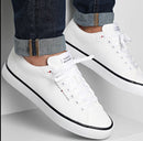 Kit masculino Tommy Hilfiger T-Shirt 'Essential Flag' + Sapatilha Hi Vulcan Core Low